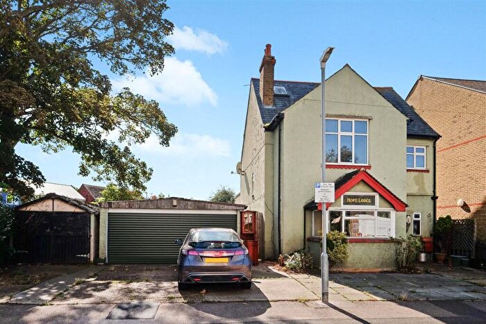 4 Bedroom Detached House For Sale In Park Road, Herne Bay, CT6