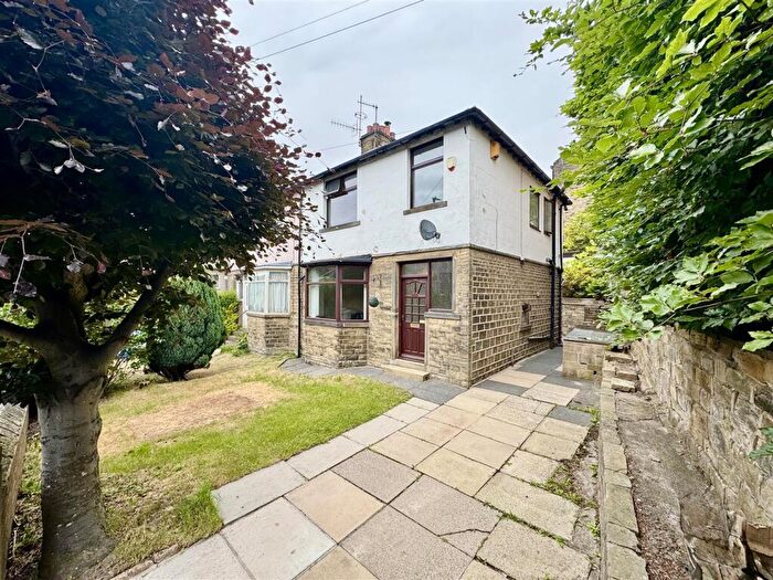 3 Bedroom Semi-Detached House For Sale In Almondbury Bank, Almondbury, Huddersfield, HD5