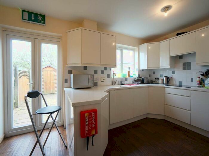 6 Bedroom House To Rent In Maes Berea, Bangor, Gwynedd, LL57