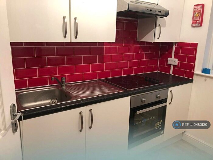3 Bedroom Flat To Rent In Fernside Avenue, London, NW7