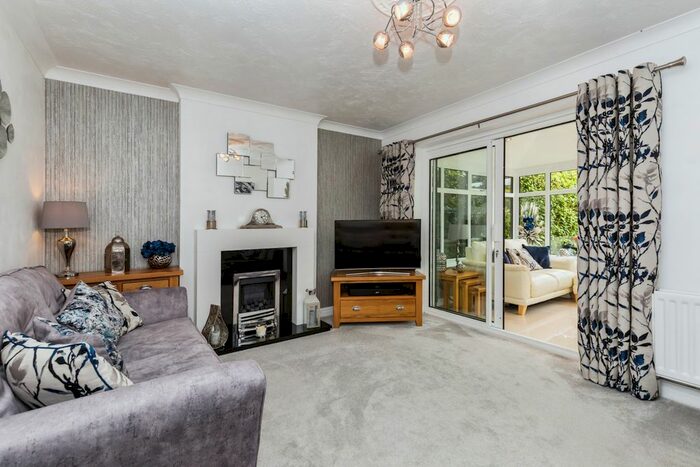 3 Bedroom Detached House For Sale In Austin Close, Leyland, Lancashire, PR25