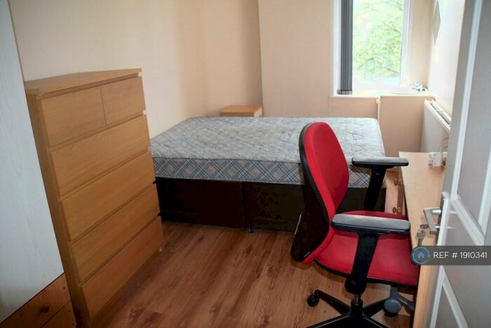 9 Bedroom End Of Terrace House To Rent In Egerton Road, Manchester, M14