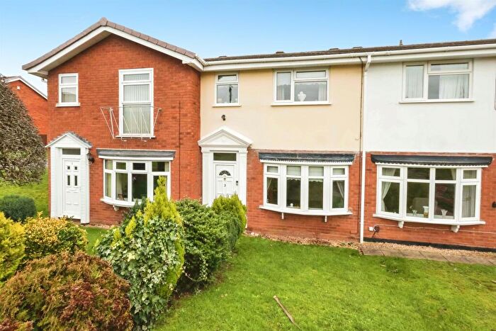 3 Bedroom Terraced House For Sale In Monteagle Drive, Kingswinford, DY6