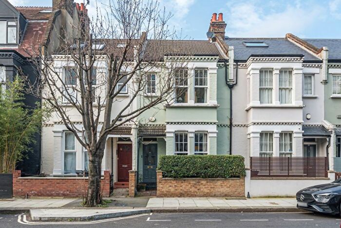 4 Bedroom Terraced House For Sale In Shinfield Street, Shepherds Bush, London, W12