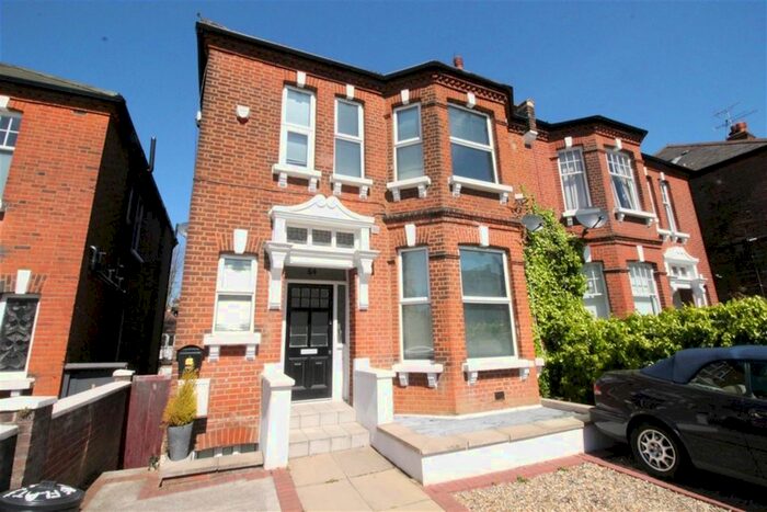 2 Bedroom Flat To Rent In Minster Road, London, NW2