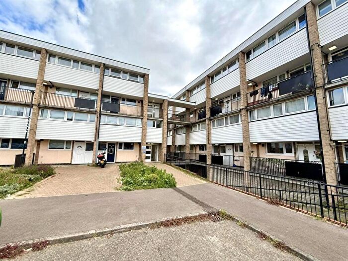 2 Bedroom Maisonette To Rent In Blossom Lane, Enfield, EN2