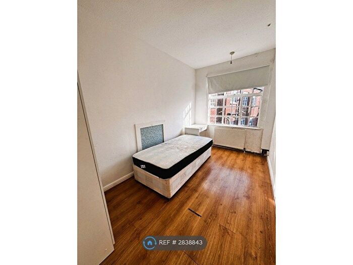 1 Bedroom Flat To Rent In Market Square, Bromley, BR1