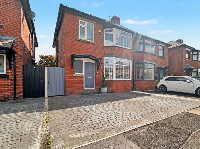 3 Bedroom Semi-Detached House For Sale In Spring Grove, Whitefield, M45