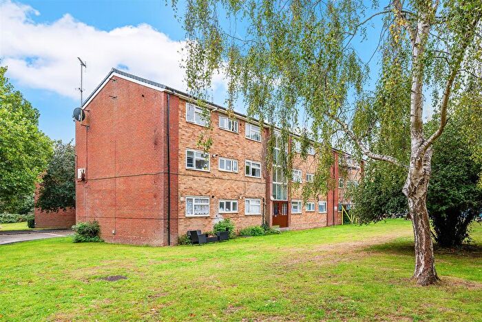 2 Bedroom Flat For Sale In Merrymeet, Banstead, SM7