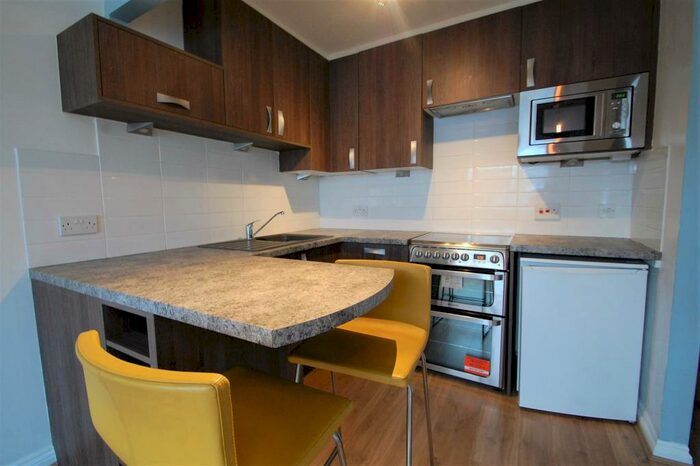 2 Bedroom Maisonette To Rent In Meon Close, Petersfield, GU32