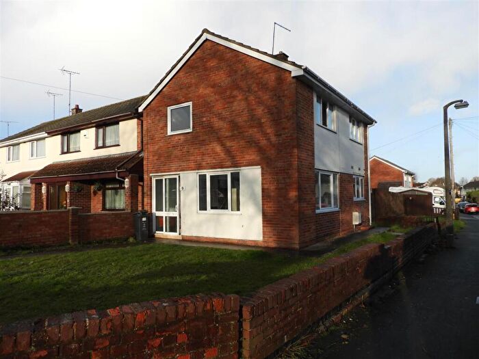3 Bedroom Semi-Detached House To Rent In Amersham Road, Swindon, SN3
