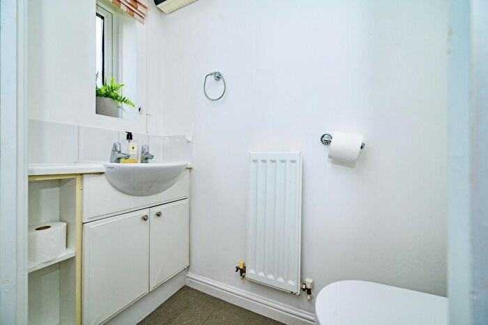 3 Bedroom Terraced House For Sale In Morgan Close, Luton, Bedfordshire, LU4