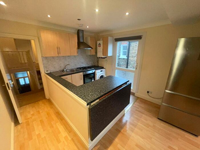 2 Bedroom Apartment To Rent In Arthur Road, Edmonton, N9