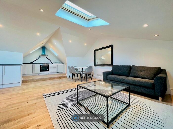 4 Bedroom Flat To Rent In Brixton Hill, London, SW2