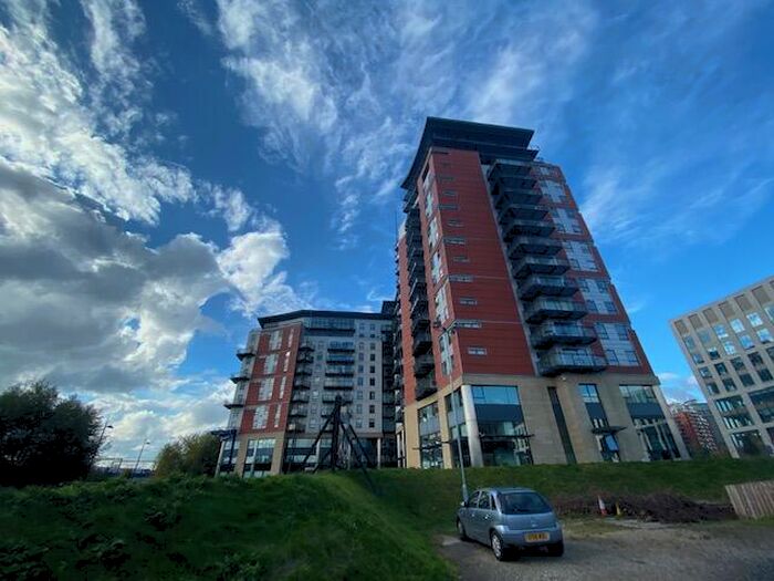 2 Bedroom Apartment To Rent In Riverside Way, Leeds, West Yorkshire, LS1