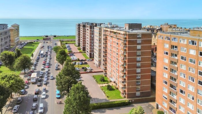 2 Bedroom Flat For Sale In Grand Avenue, Hove, BN3