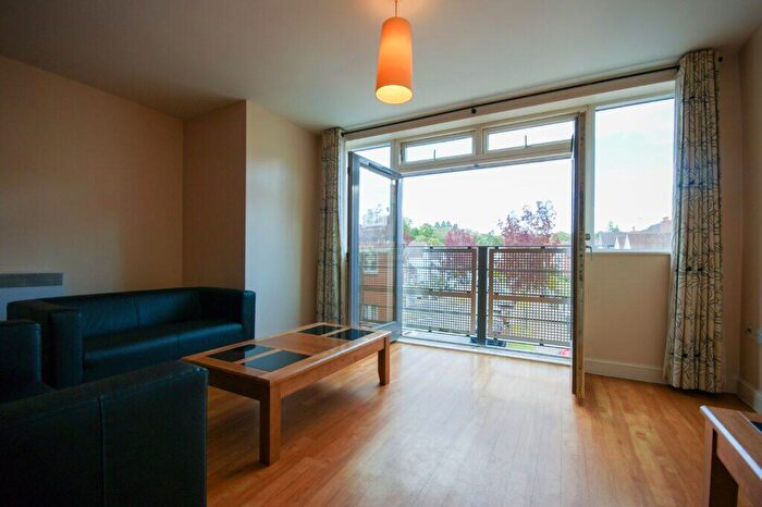 2 Bedroom Flat To Rent In Middlepark Drive, Birmingham, B31