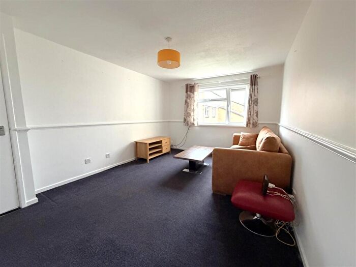 1 Bedroom Flat To Rent In Greystoke Road, Slough, SL2