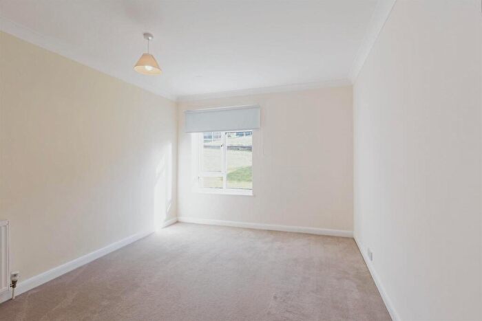 2 Bedroom Apartment To Rent In Chatham Park, Bath, BA2