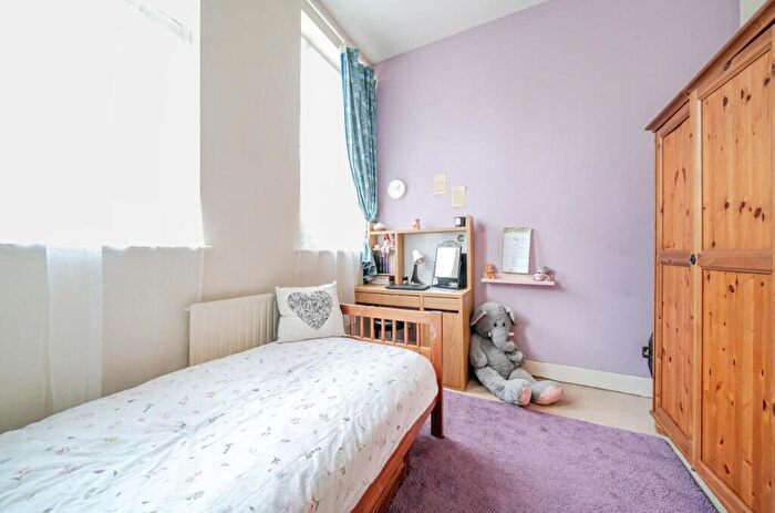 4 Bedroom Detached House For Sale In Abbotsbury Road, Central Morden, SM4