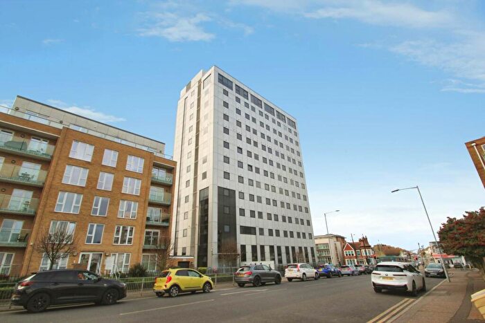 1 Bedroom Flat For Sale In Highbanks, Southchurch Avenue, SS1