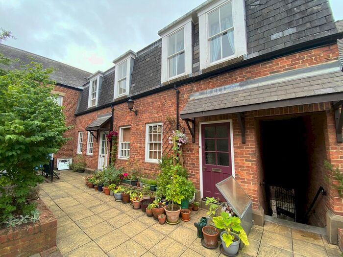 2 Bedroom Flat To Rent In Tanners Court, City Centre, Newcastle Upon Tyne, NE1