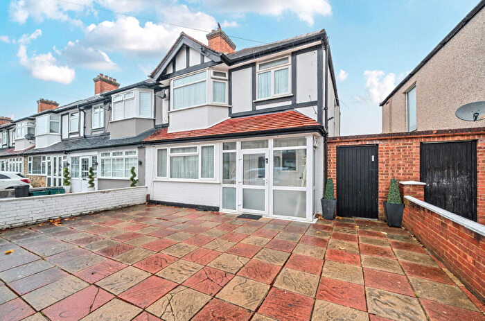 3 Bedroom End Of Terrace House For Sale In Almond Way, Mitcham, CR4