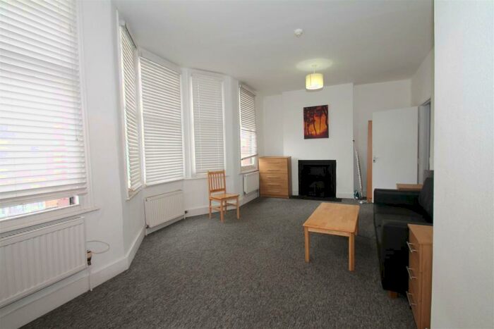 2 Bedroom Flat To Rent In Green Lanes, Winchmore Hill, London, N21