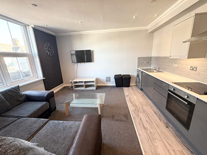 2 Bedroom Flat To Rent In Richmond Road, Cathays, Cardiff, CF24