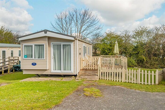 2 Bedroom Mobile/park Home For Sale In Swanage Bay View, Swanage, BH19