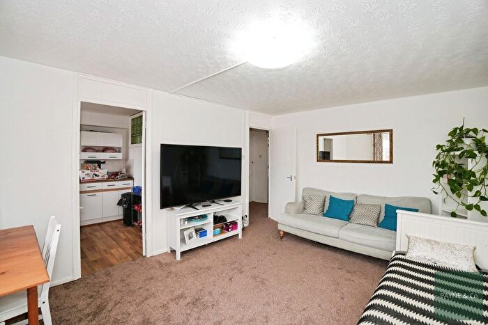 2 Bedroom Flat For Sale In Gurney Close, Barking, IG11