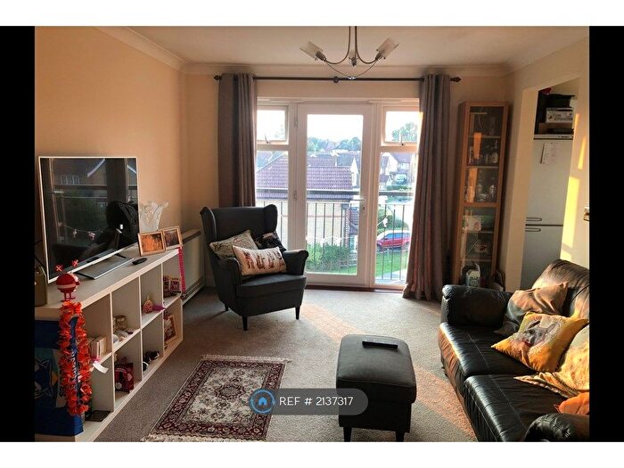 2 Bedroom Flat To Rent In Kennington, Ashford, TN24