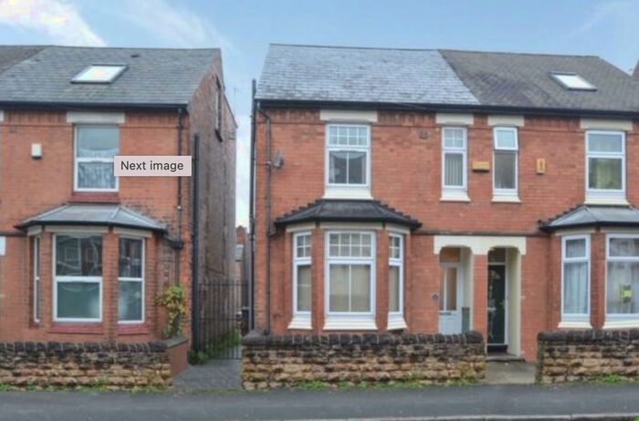 6 Bedroom Semi-Detached House To Rent In Teversal Avenue, Lenton, NG7