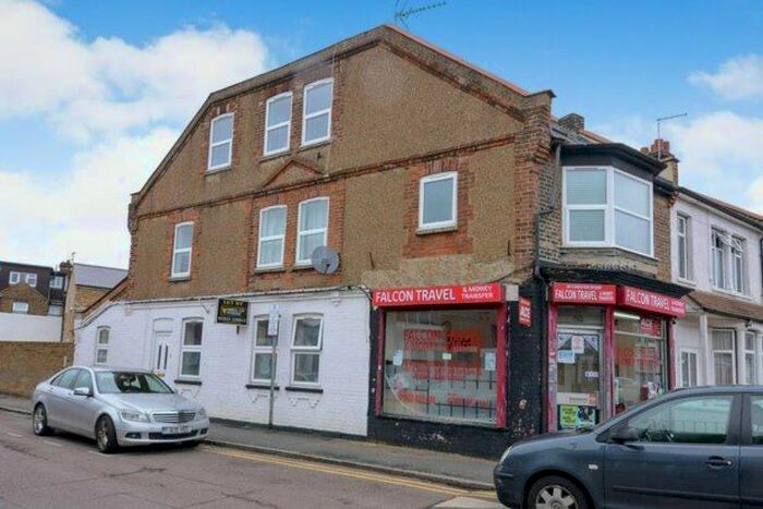 2 Bedroom Flat To Rent In Chester Road, Watford, WD18