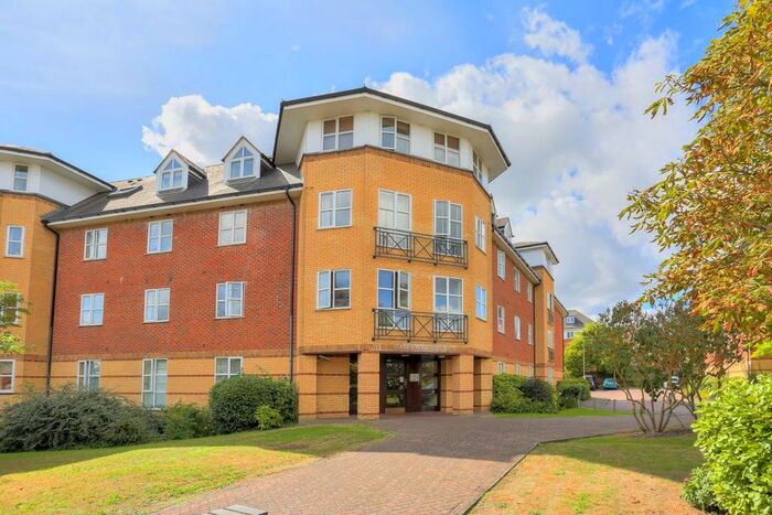 2 Bedroom Flat To Rent In Gatcombe Court, St Albans, Herts AL1