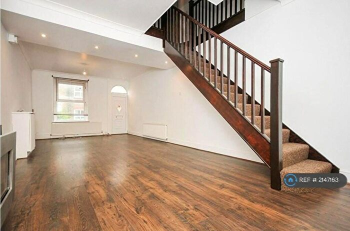 3 Bedroom Semi-Detached House To Rent In Broomfield Road, Swanscombe, DA10