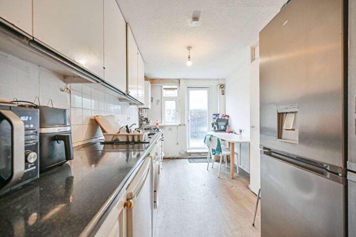 3 Bedroom Flat For Sale In Tanners End Lane, London, Edmonton, London, N18