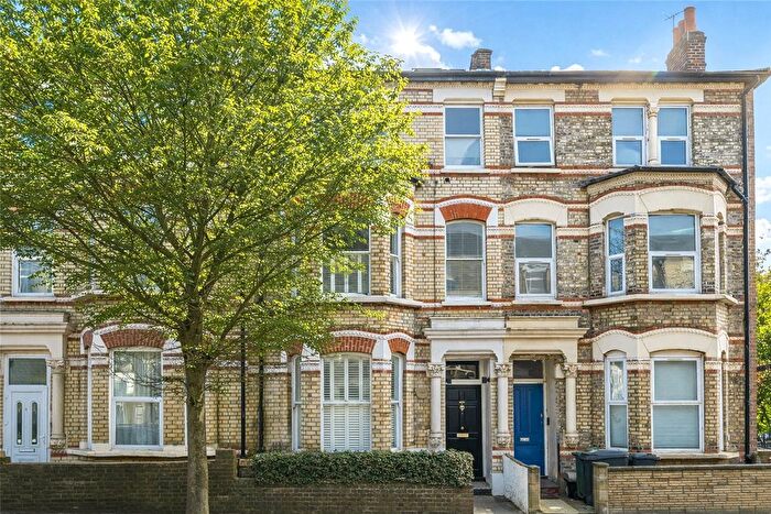 2 Bedroom Flat For Sale In Sandmere Road, London, SW4