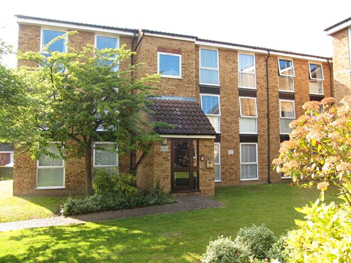 2 Bedroom Flat To Rent In Melville Close, Ickenham, Uxbridge, UB10