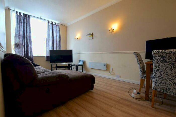 1 Bedroom Flat For Sale In Princess Margaret Road, East Tilbury, RM18