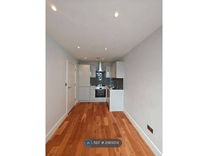 1 Bedroom Flat To Rent In Mitchell House, Eastleigh, SO50