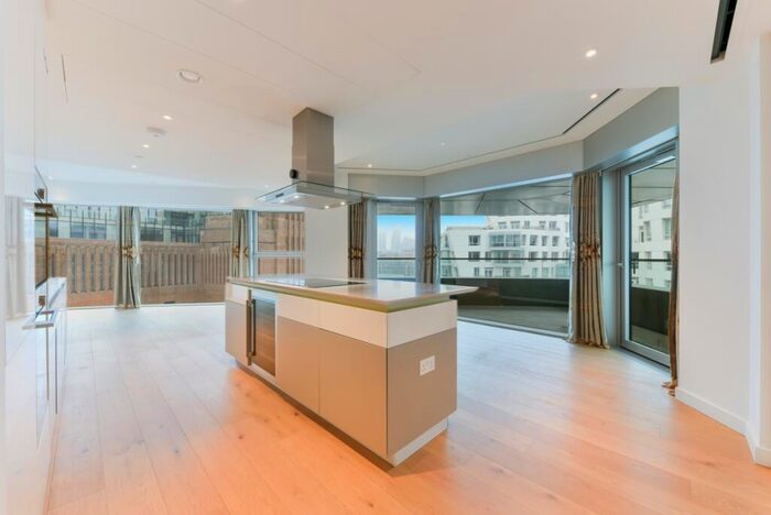 3 Bedroom Flat To Rent In Electric Boulevard London, SW11