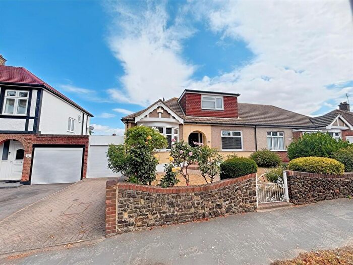 3 Bedroom Semi-Detached House For Sale In Chadwell Road, Grays, RM17