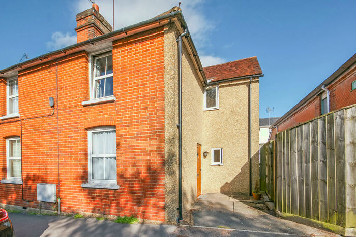 2 Bedroom Semi-Detached House To Rent In Maltings Close, Alton, Hampshire, GU34