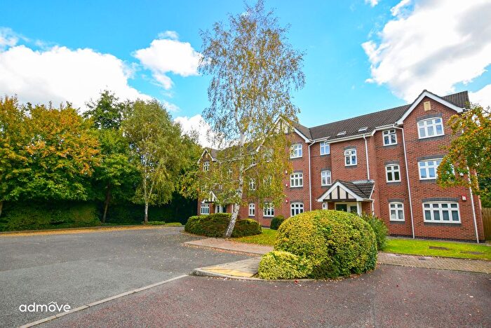 2 Bedroom Flat For Sale In Thorpe Close, Timperley, WA15