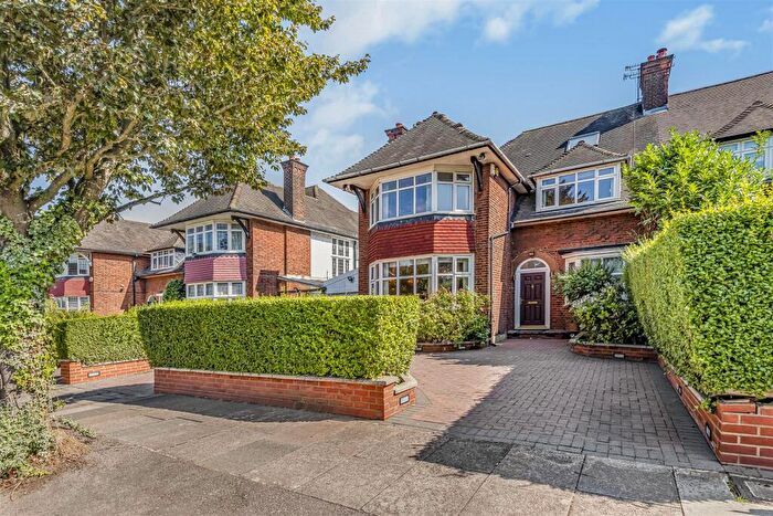 4 Bedroom House To Rent In Farm Avenue, The Hocrofts, NW2