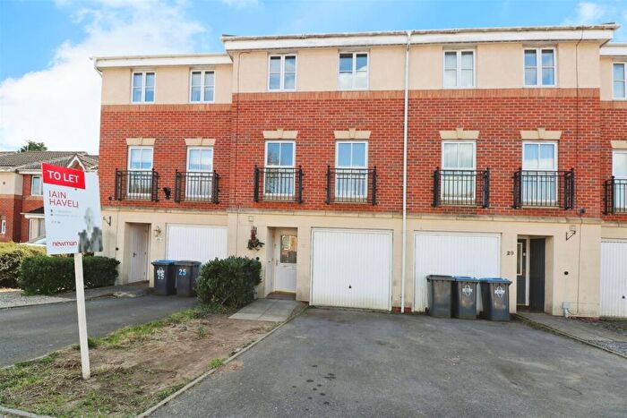 3 Bedroom Terraced House To Rent In Viaduct Close, Clifton, CV21