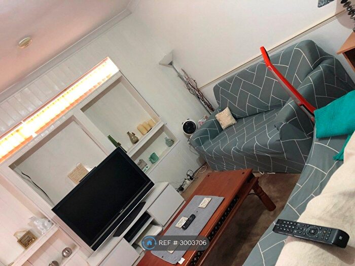 Studio To Rent In Marlborough Road, Slough, SL3