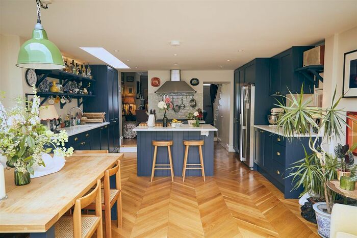 3 Bedroom Property To Rent In Latimer Road, London, W10