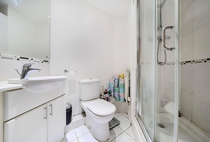 2 Bedroom Apartment For Sale In Tylehurst Drive, Redhill, Surrey, RH1